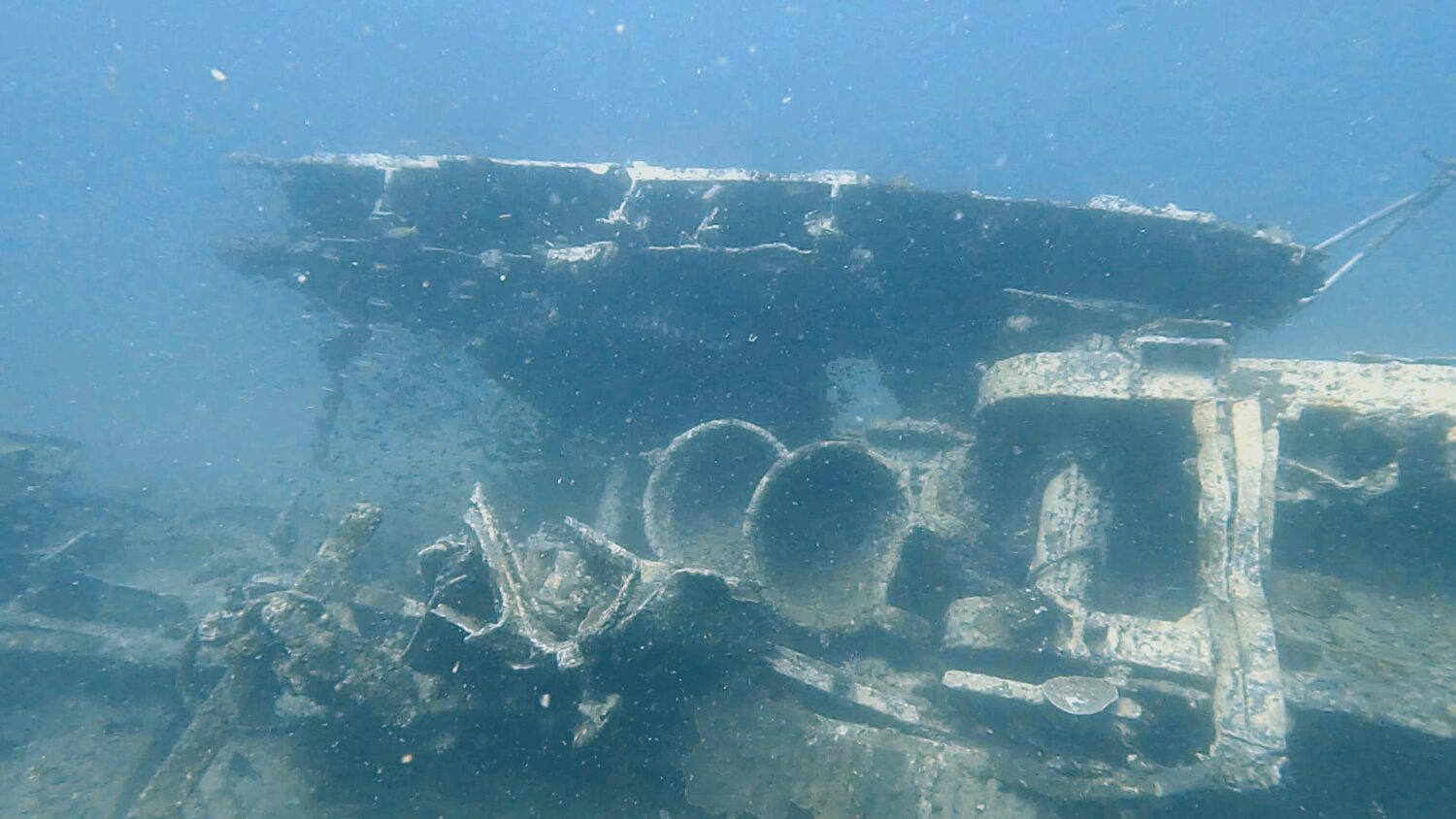 Zinnförderplattform 1984 während eines Monsunsturm gesunken