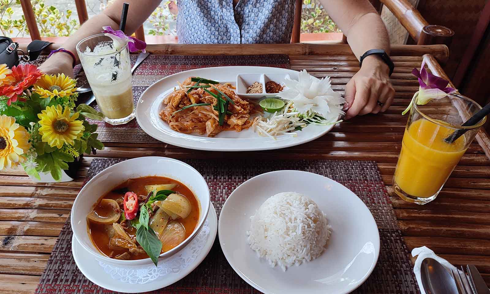 Nang Thong -  Mojo Thai Restaurant: Pad Thai with Chicken & Massaman Curry with beef, Pineapple -& Mangoshake