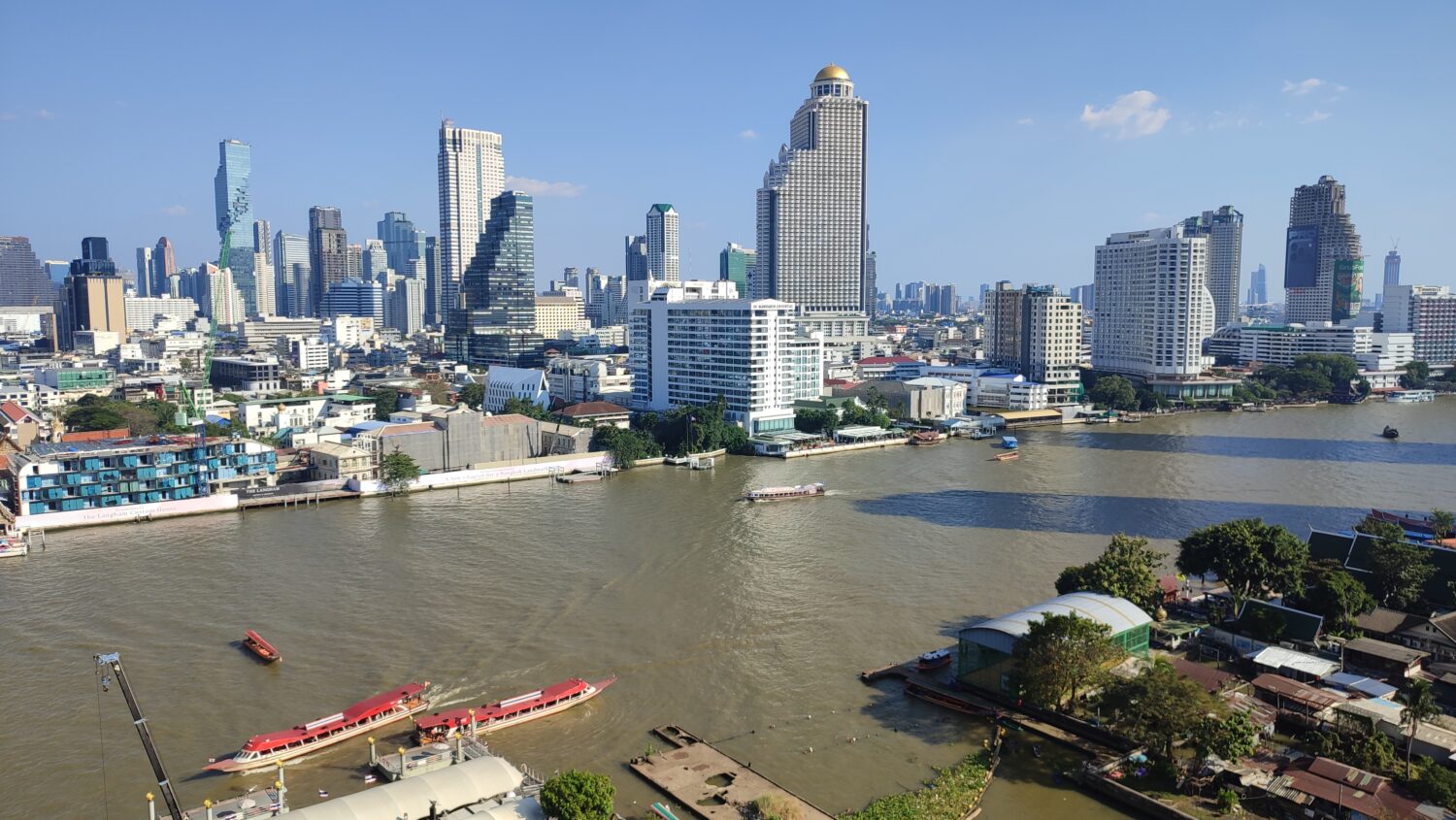 Bangkoks Skyline - Blick vom ICON Siam Shoppingcenter
