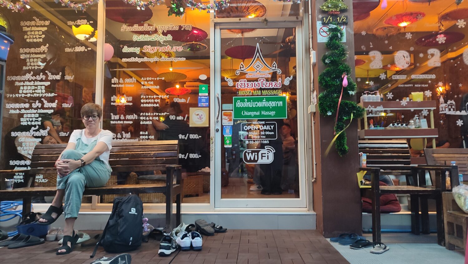 Lets Relax: 1 Std.Thai- & Fuß/Nacken Massage 250 & 200THB (7&6€)