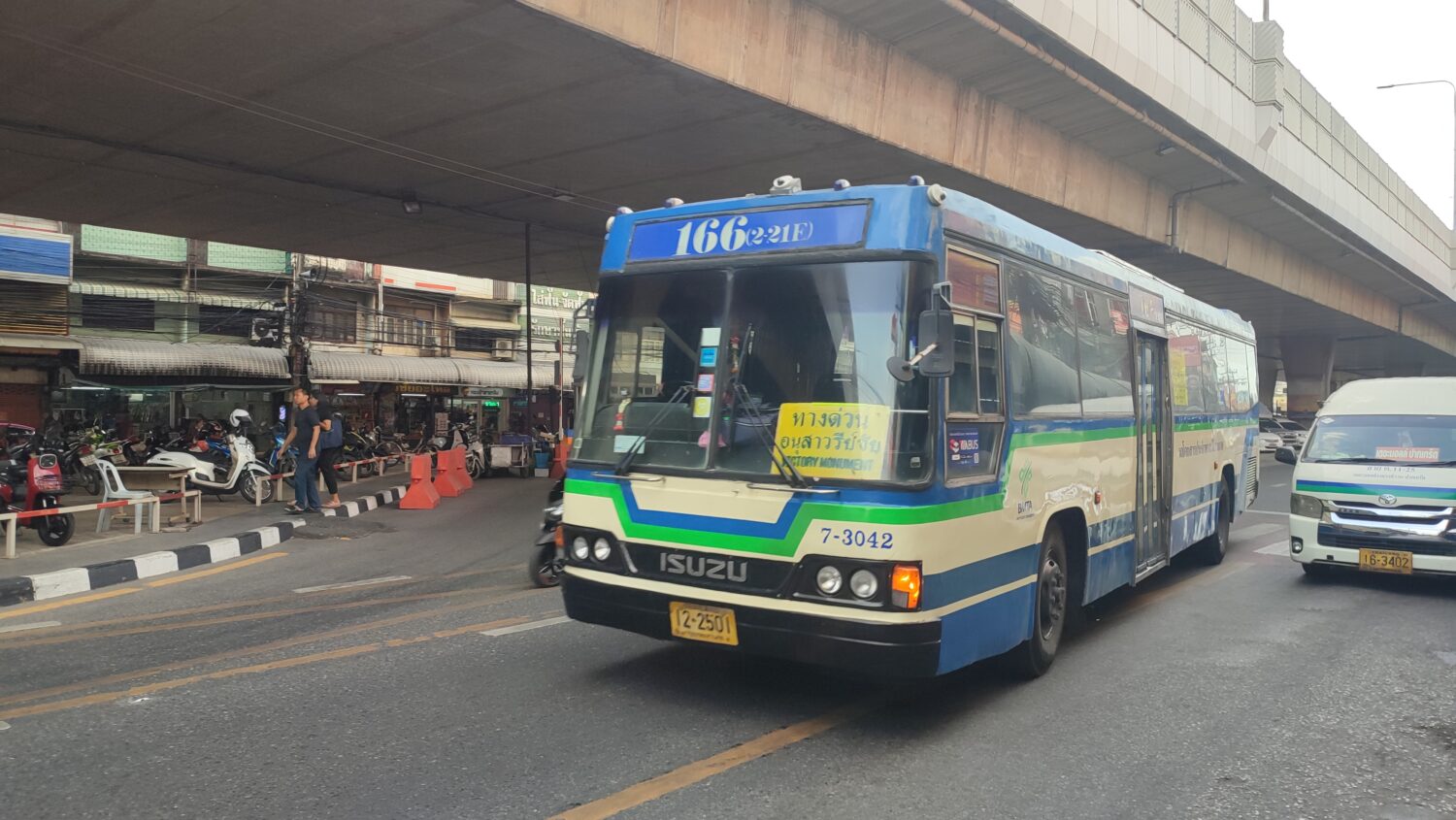 Local Bus Linie 166 nach Koh Kret