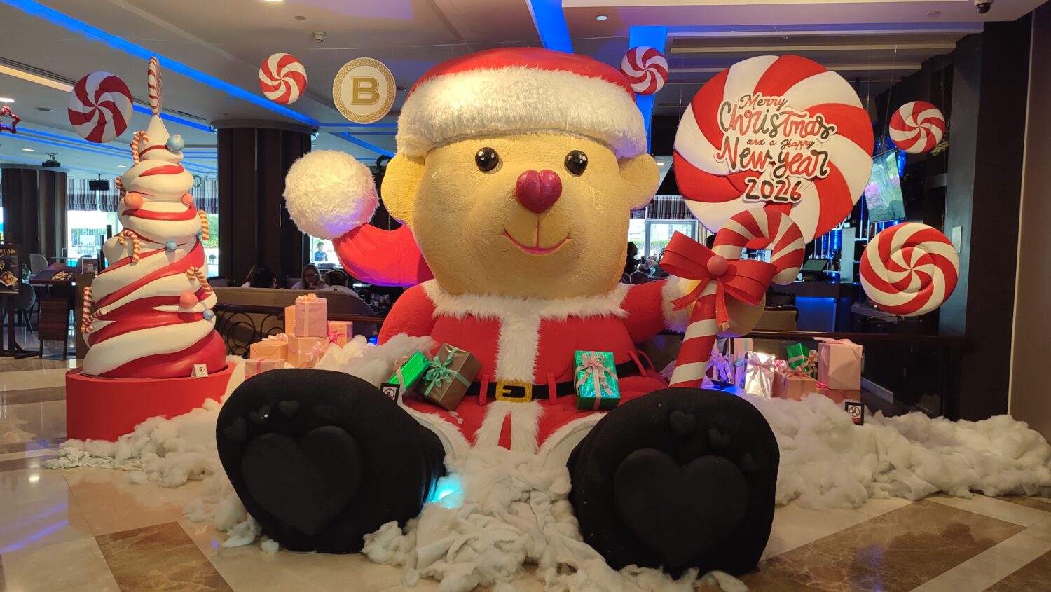 Weihnachtsbär in der Lobby