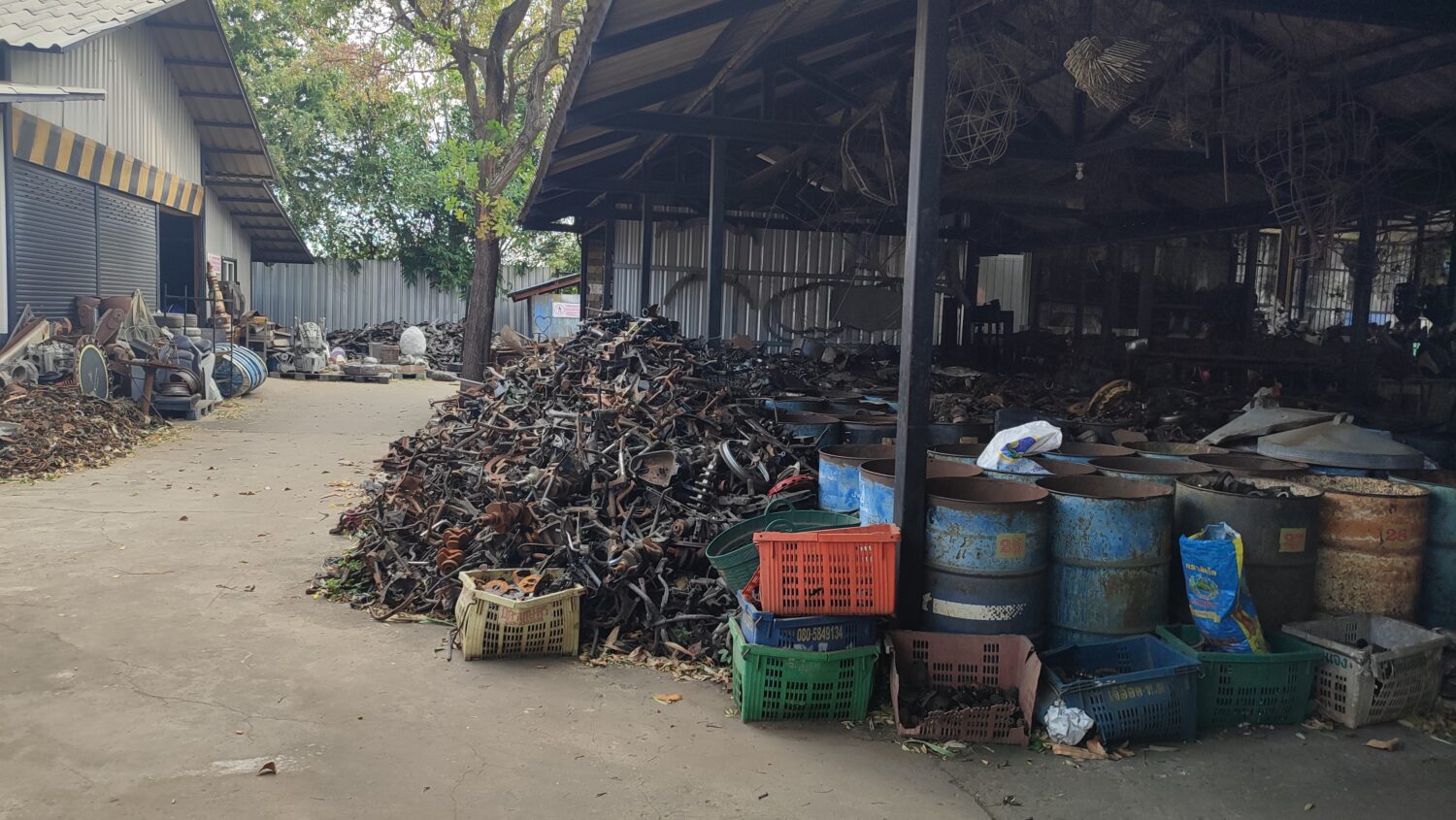 aus Schrott entstehen Kunstobjekte