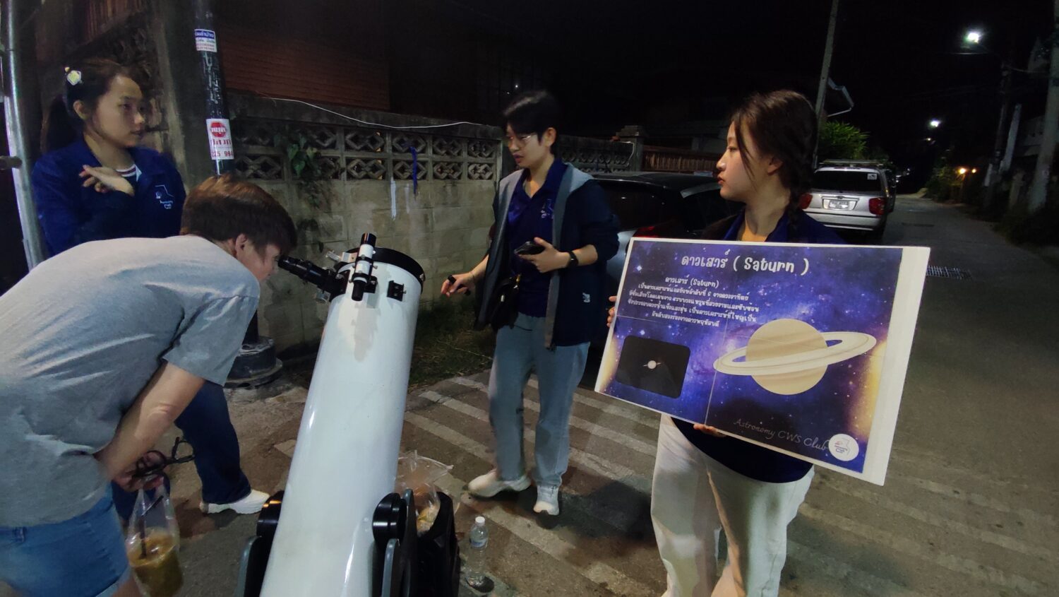 Saturn in Sichtweite, als Lichtpunkt auch ohne Teleskop zu erkennen