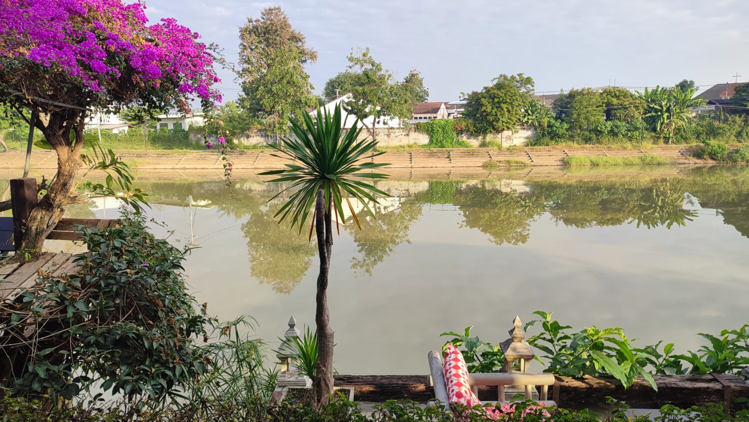 Frühstück mit Ausblick zum Wang Fluss