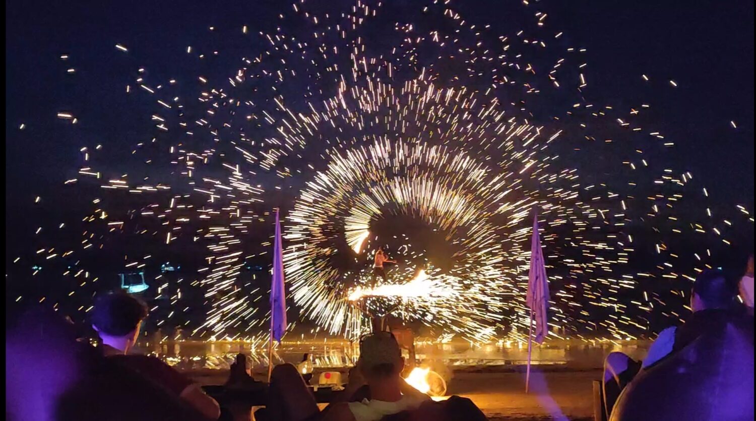 Feuershow 19-20 Uhr Sundance Bar Sairee-Beach